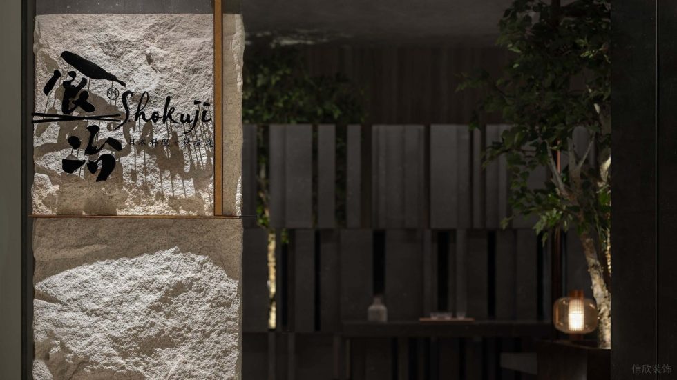 深圳羅湖簡雅日料餐廳黑白元素入口裝修設(shè)計(jì)