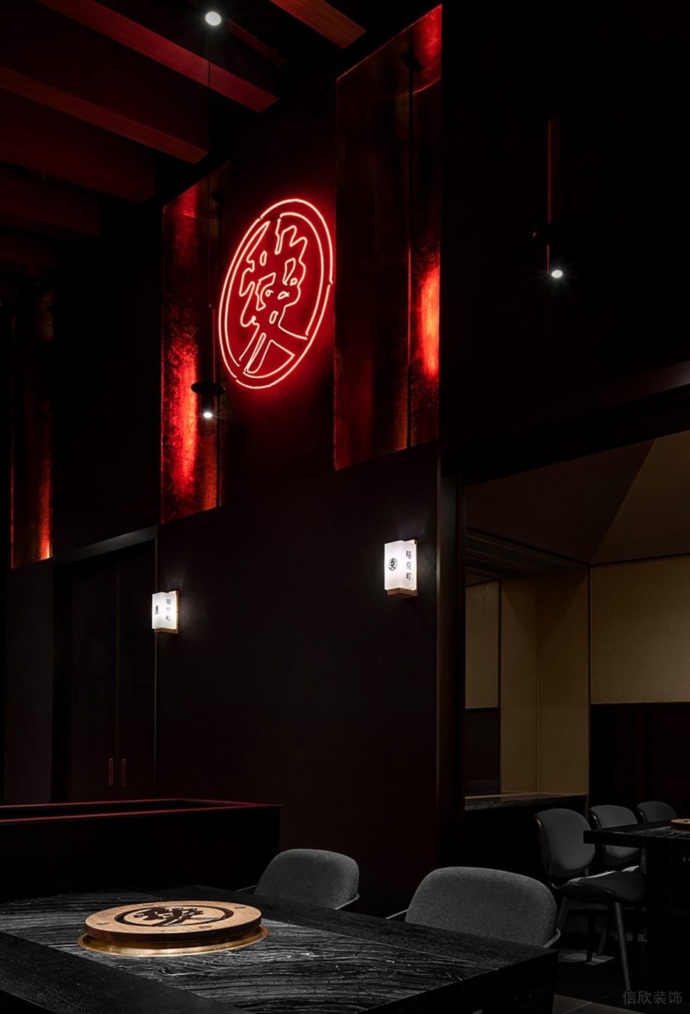 深圳龍華區(qū)神秘日式高級黑金輕奢風(fēng)酒吧單人用餐區(qū)裝修設(shè)計