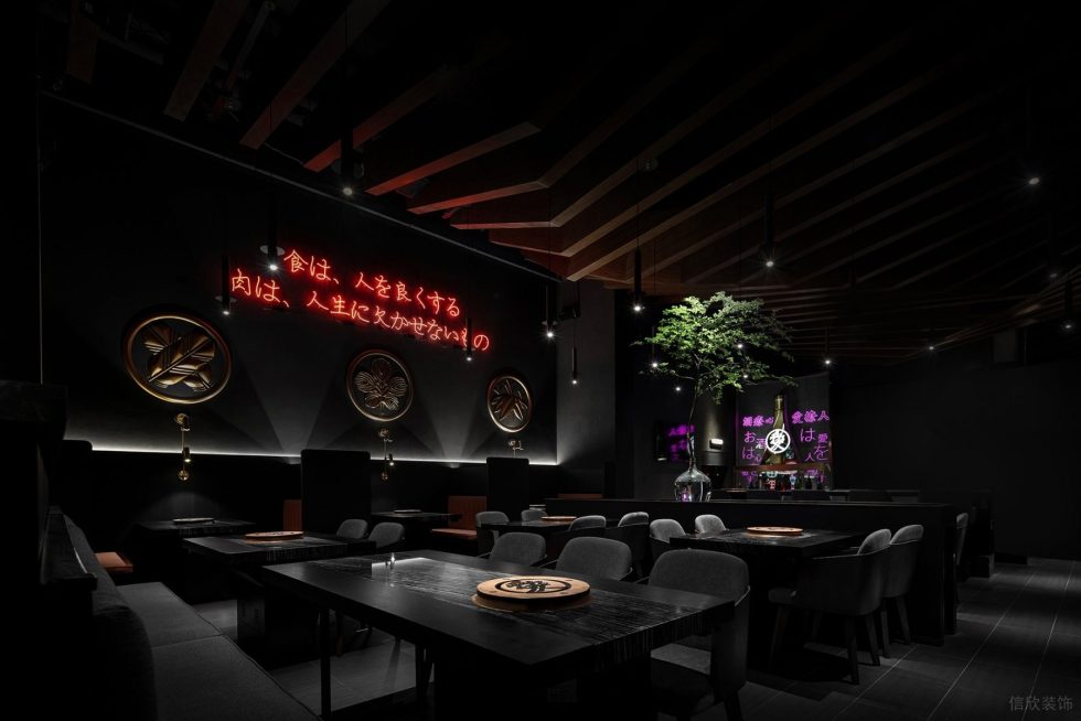 深圳龍華區(qū)神秘日式高級黑金輕奢風(fēng)酒吧多人用餐區(qū)裝修設(shè)計