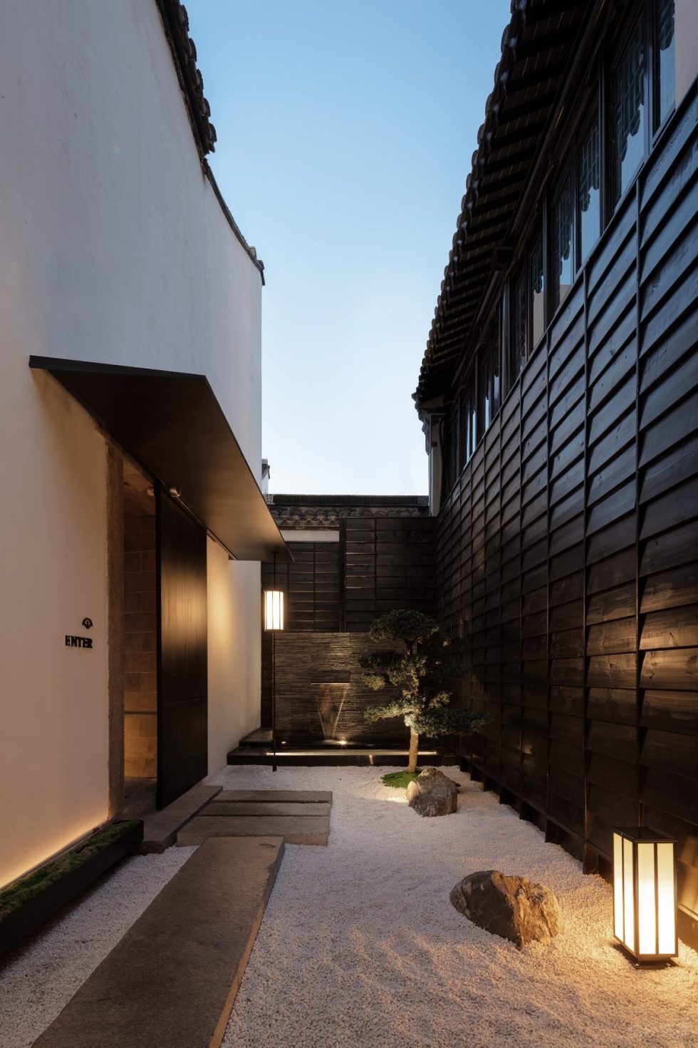 深圳龍華日式禪意餐廳入口枯山水景觀設(shè)計裝修