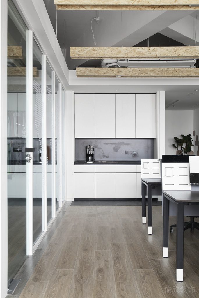 深圳龍華衛(wèi)東龍商務(wù)大廈300平方米簡(jiǎn)約素色風(fēng)格辦公室裝修案例辦公區(qū)白色啞光烤漆板茶水柜 深圳龍華衛(wèi)東龍商務(wù)大廈300平方米簡(jiǎn)約素色風(fēng)格辦公室裝修案例辦公區(qū)白色啞光烤漆板茶水柜