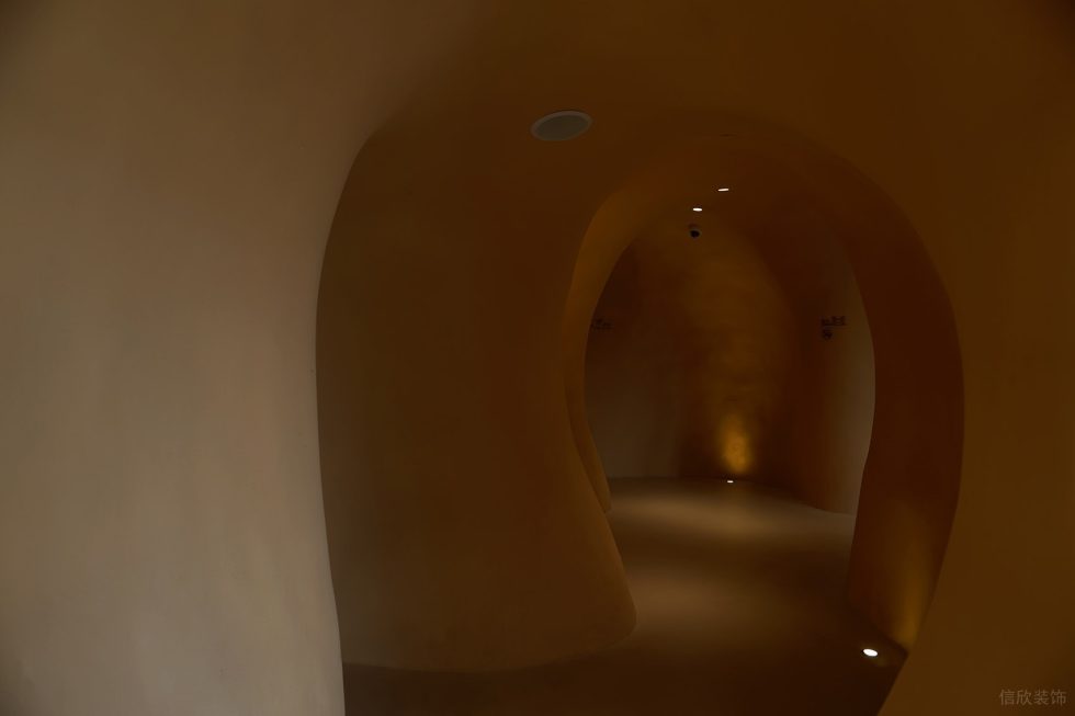 深圳南山洞穴造型餐廳多層次過道裝修設(shè)計