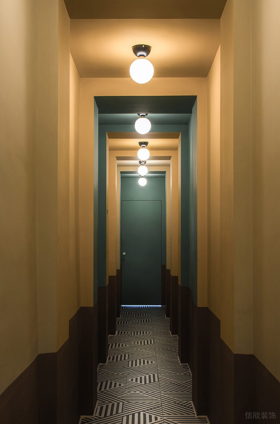 深圳南山洞穴造型餐廳黃藍色過道裝修設(shè)計