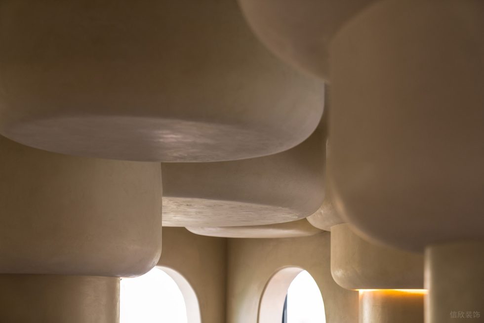 深圳南山洞穴造型餐廳圓潤吊頂裝修設(shè)計