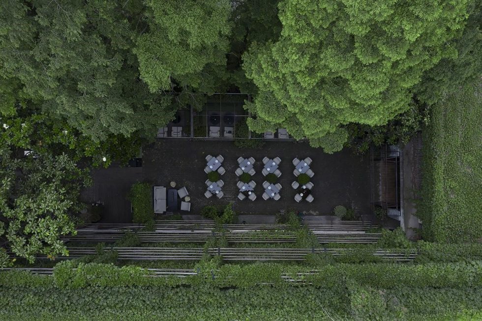 深圳南山工業(yè)風(fēng)餐廳外擺區(qū)鳥(niǎo)瞰視角設(shè)計(jì)裝修