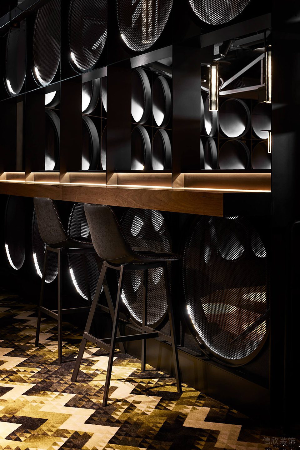 深圳南山黑金高雅酒吧吧臺(tái)區(qū)設(shè)計(jì)裝修