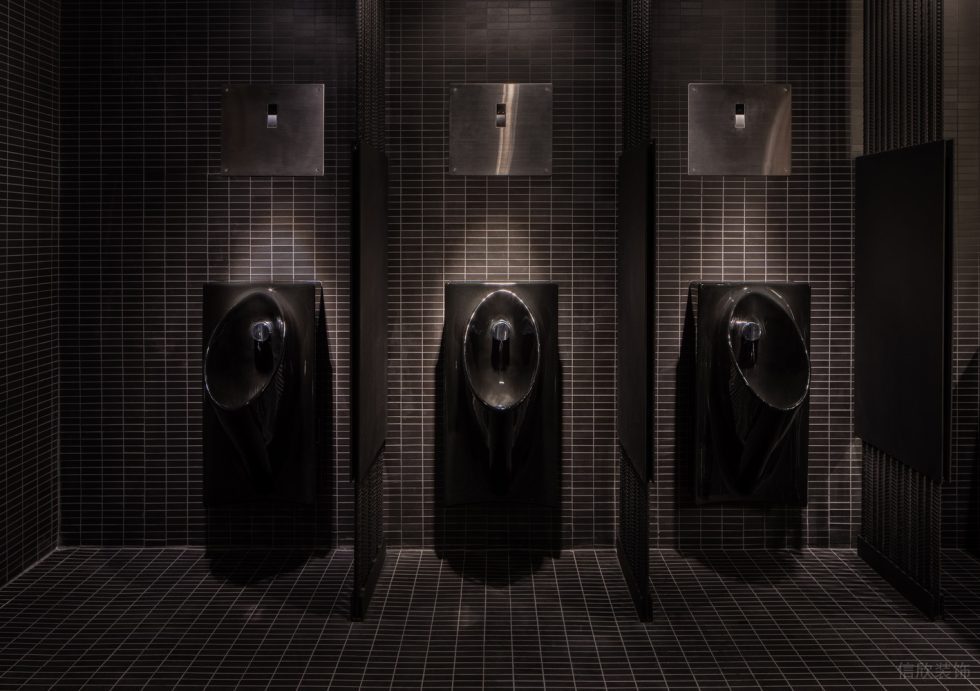 深圳南山黑色金屬高雅酒吧衛(wèi)生間裝修設計