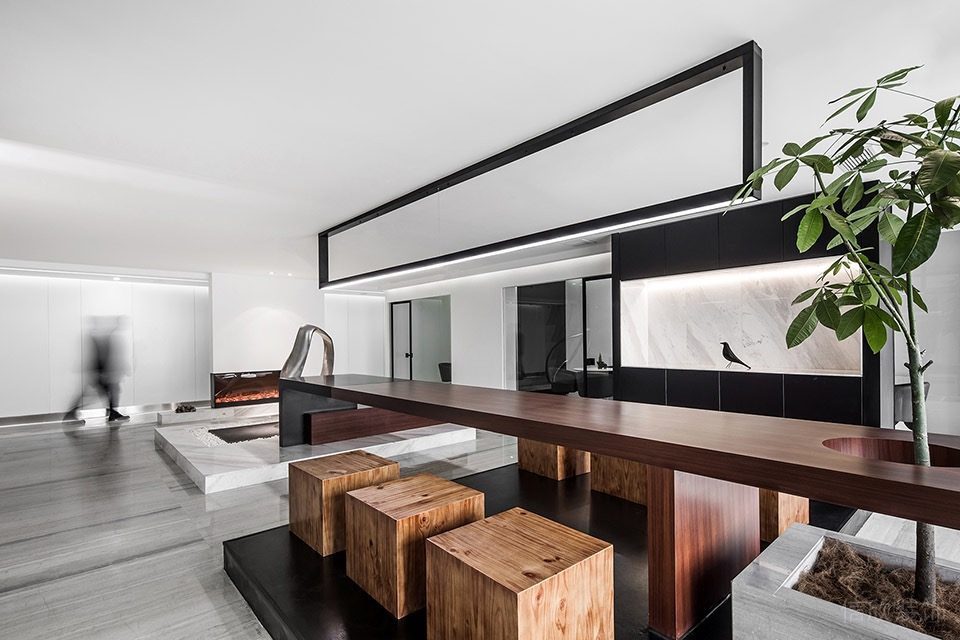 深圳南山豪威科技大廈1500平方米黑白灰現(xiàn)代極簡(jiǎn)風(fēng)辦公室裝修案例茶室中性色實(shí)木家具 深圳南山豪威科技大廈1500平方米黑白灰現(xiàn)代極簡(jiǎn)風(fēng)辦公室裝修案例茶室中性色實(shí)木家具