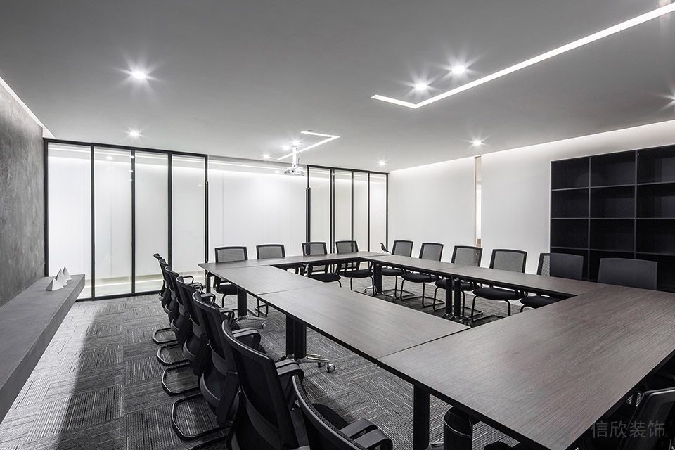 深圳南山豪威科技大廈1500平方米黑白灰現(xiàn)代極簡(jiǎn)風(fēng)辦公室裝修案例會(huì)議室灰色調(diào)地毯 深圳南山豪威科技大廈1500平方米黑白灰現(xiàn)代極簡(jiǎn)風(fēng)辦公室裝修案例會(huì)議室灰色調(diào)地毯