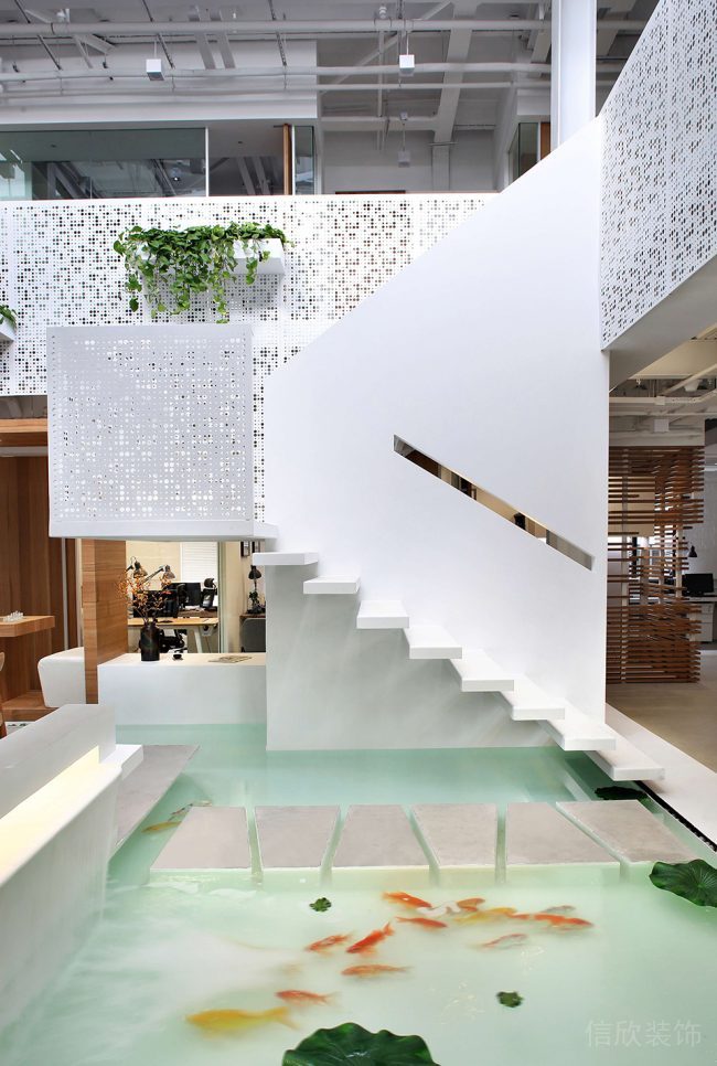 深圳南山佳嘉豪商務(wù)大廈1000平方米簡(jiǎn)約式工業(yè)混搭風(fēng)辦公室裝修案例中庭藝術(shù)水景