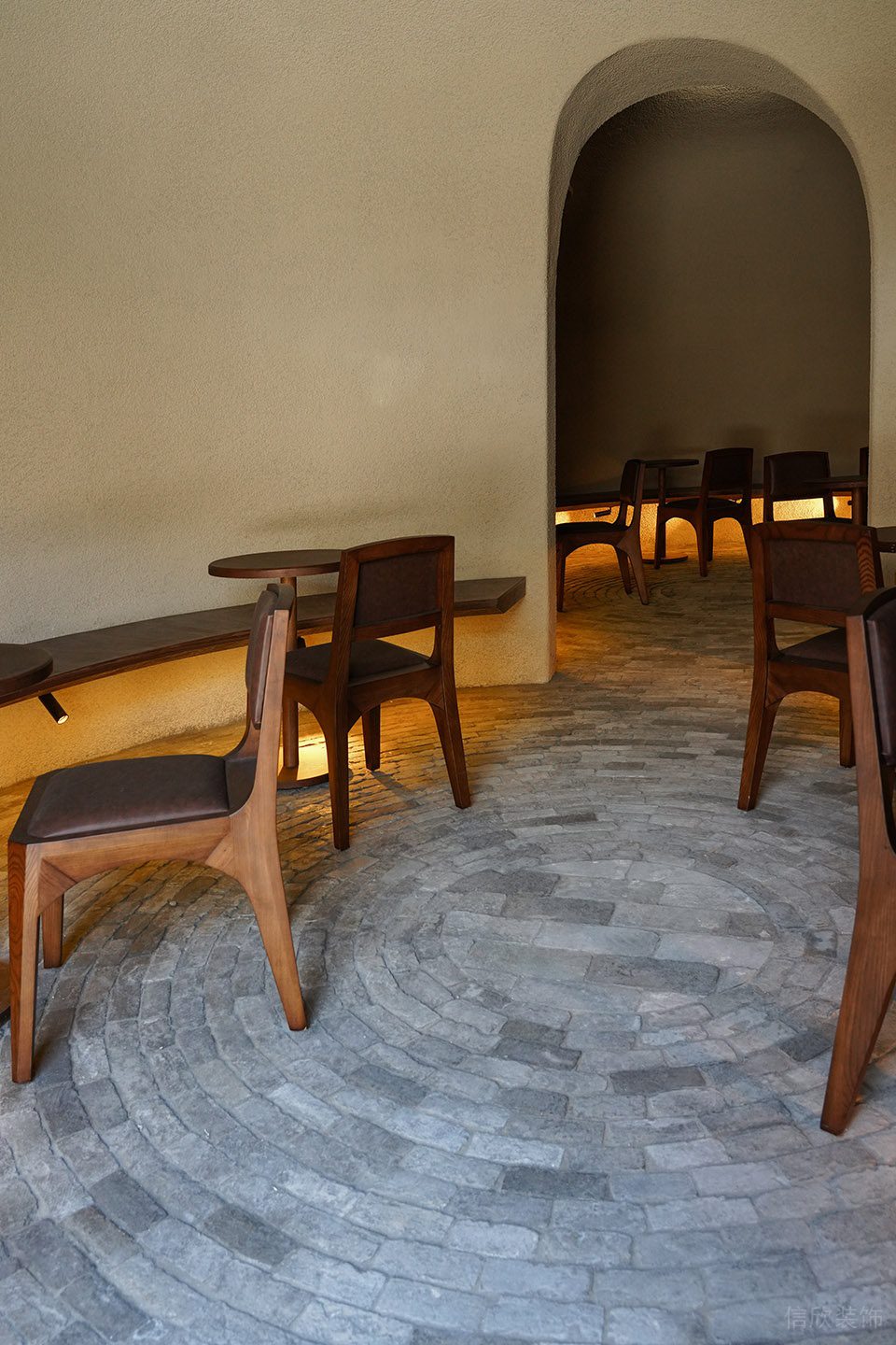 深圳南山區(qū)復(fù)古風茶室復(fù)古青磚地面裝修設(shè)計