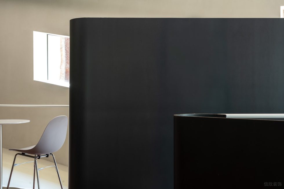 深圳南山區(qū)極簡(jiǎn)風(fēng)咖啡廳黑色不銹鋼隔斷設(shè)計(jì)裝修