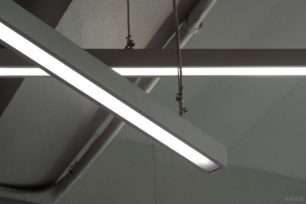深圳南山區(qū)極簡(jiǎn)風(fēng)咖啡廳線性吊燈設(shè)計(jì)裝修