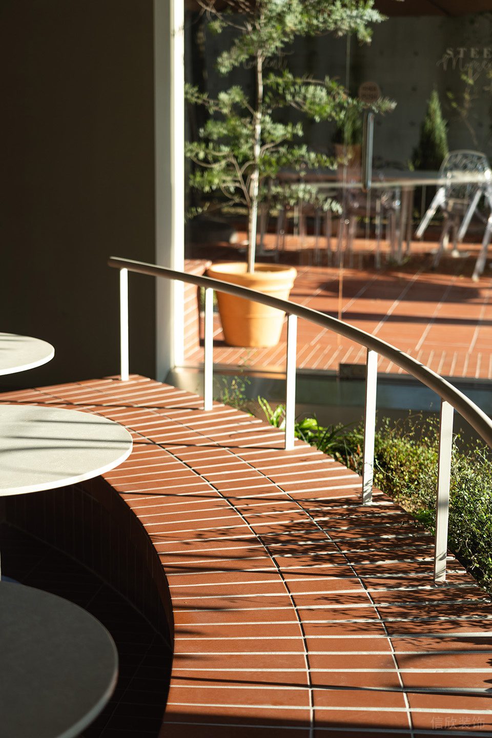 餐廳戶外弧形欄桿設(shè)計(jì)圖