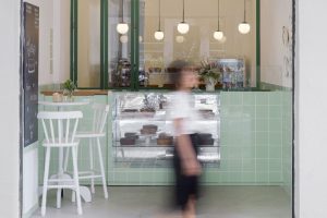 深圳南山區(qū)現(xiàn)代簡(jiǎn)約風(fēng)甜品店門(mén)面設(shè)計(jì)裝修