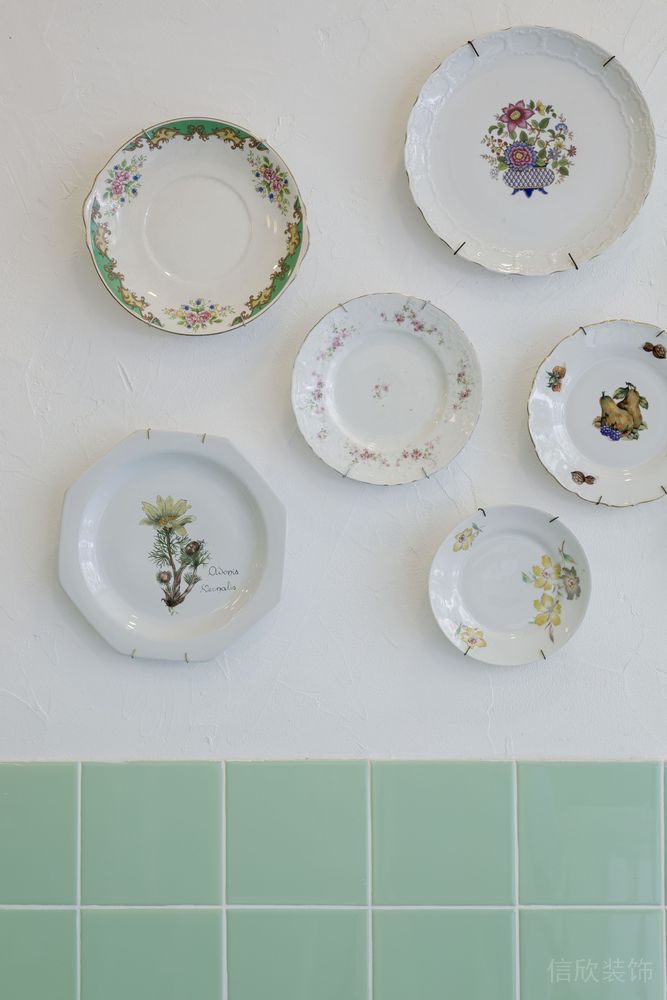 深圳南山區(qū)現(xiàn)代簡約風甜品店圓形墻飾設計裝修