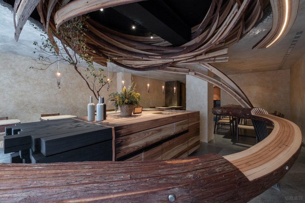 深圳南山區(qū)原木風(fēng)餐廳吧臺細節(jié)設(shè)計裝修