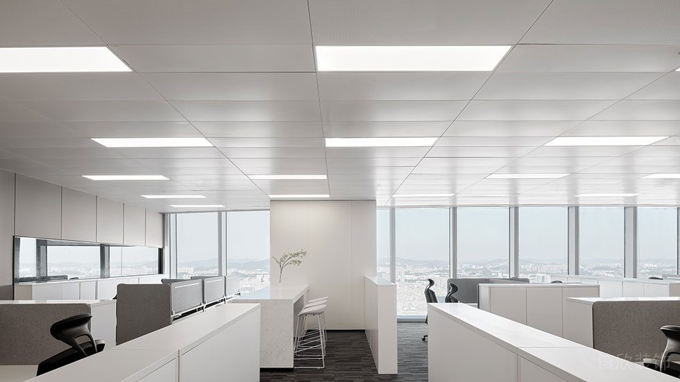 深圳南山中心區(qū)天利中央廣場現(xiàn)代極簡風(fēng)辦公室裝修工程 工作區(qū) (2)