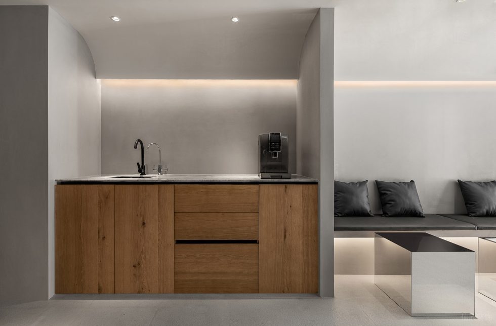 深圳市寶安區(qū)沙井現(xiàn)代服裝店裝修設(shè)計(jì) 前臺(tái)