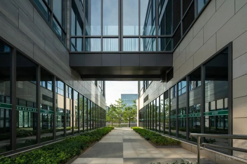 深圳市福田區(qū)農(nóng)科中心大型商業(yè)綜合體數(shù)字小鎮(zhèn)裝修設(shè)計-綠蔭風(fēng)景過道 深圳市福田區(qū)農(nóng)科中心大型商業(yè)綜合體數(shù)字小鎮(zhèn)裝修設(shè)計-綠蔭風(fēng)景過道