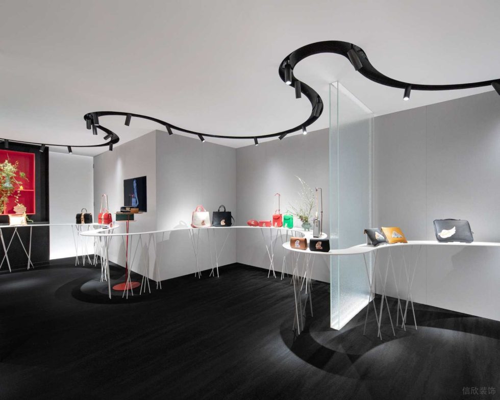 深圳市福田中心區(qū)皮革藝術(shù)形象店裝修設(shè)計(jì) 黑色木地板