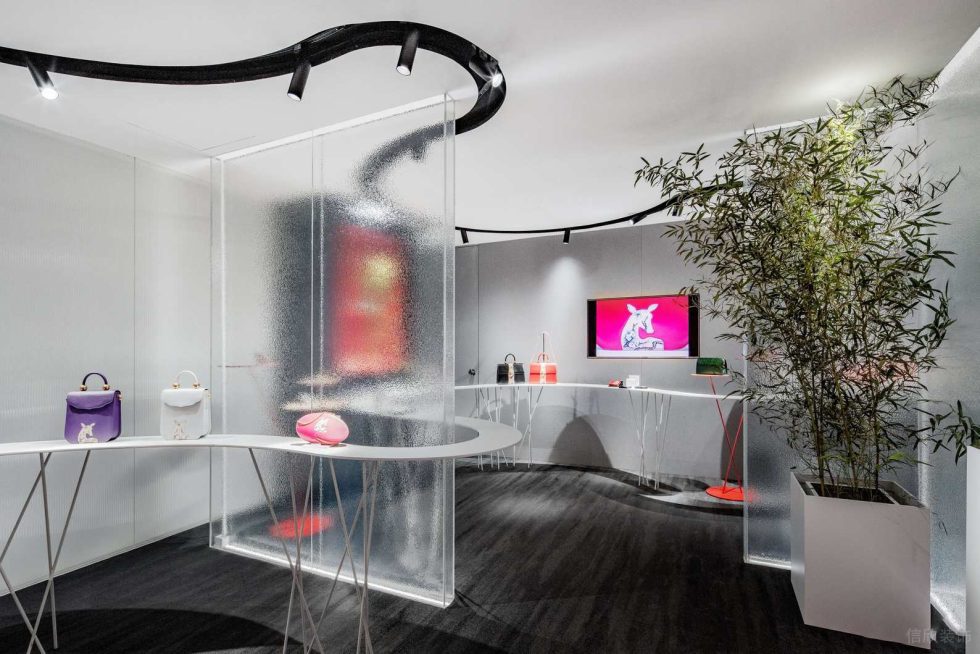 深圳市福田中心區(qū)皮革藝術(shù)形象店裝修設(shè)計(jì) 磨砂玻璃隔斷