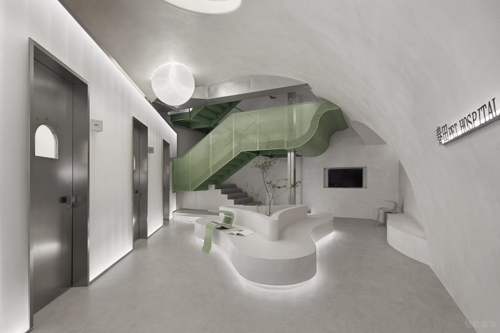 深圳市龍崗區(qū)龍崗中心城春田寵物醫(yī)院裝修設(shè)計(jì)-白灰半圓弧頂面大廳