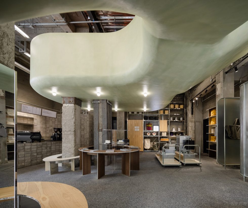 深圳市龍崗區(qū)平湖工業(yè)風(fēng)服裝店裝修設(shè)計-工業(yè)風(fēng)大廳二