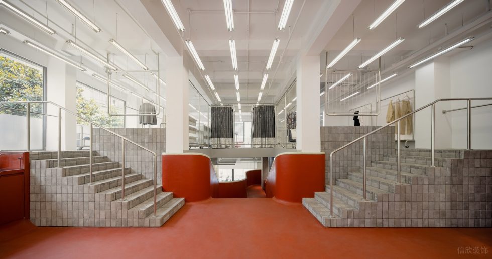 深圳市龍崗區(qū)平湖工業(yè)風(fēng)服裝店裝修設(shè)計-紅色工業(yè)風(fēng)二層