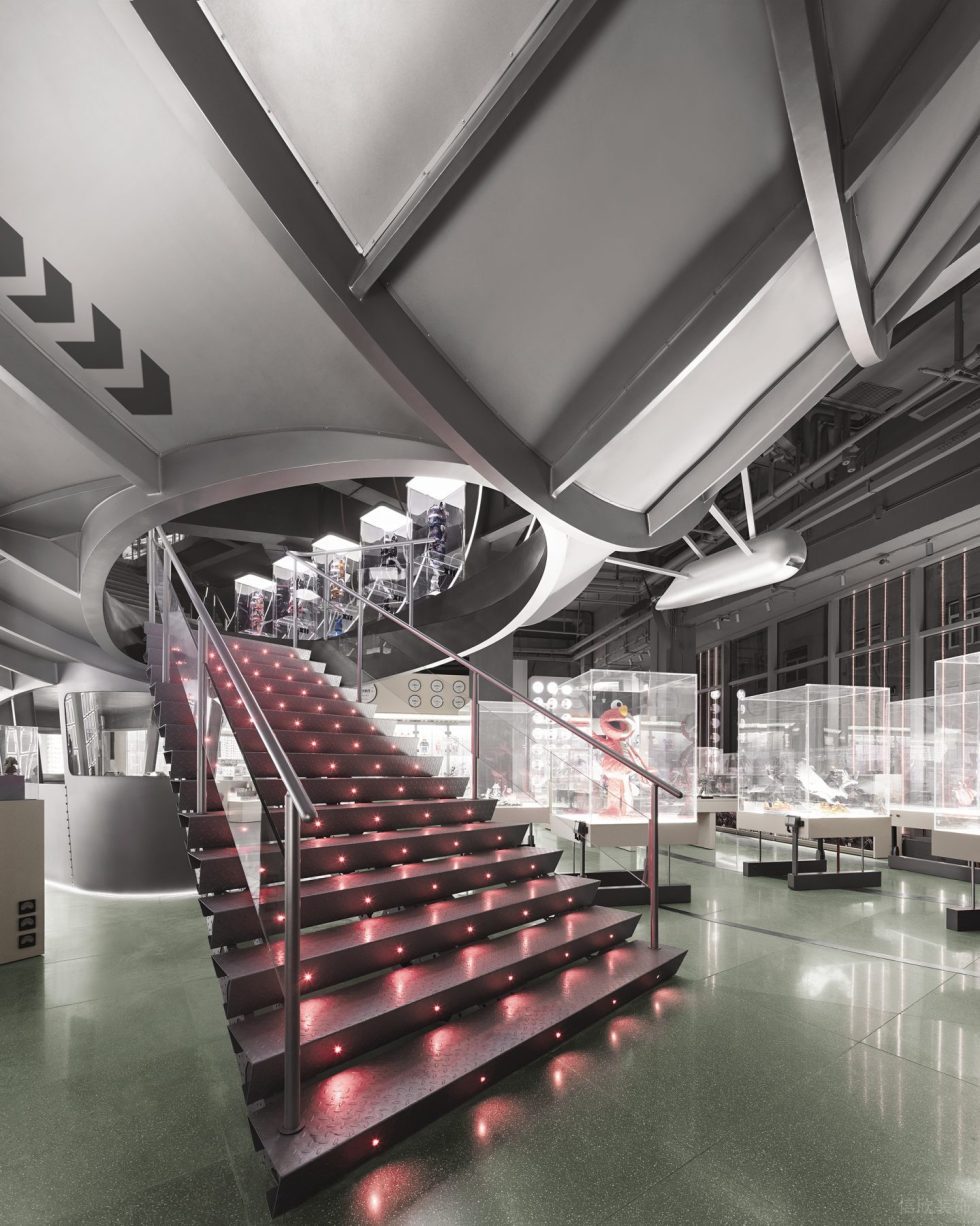 深圳市龍崗區(qū) X11全球潮玩店裝修設(shè)計 -飛艇樓梯 深圳市龍崗區(qū) X11全球潮玩店裝修設(shè)計 -飛艇樓梯