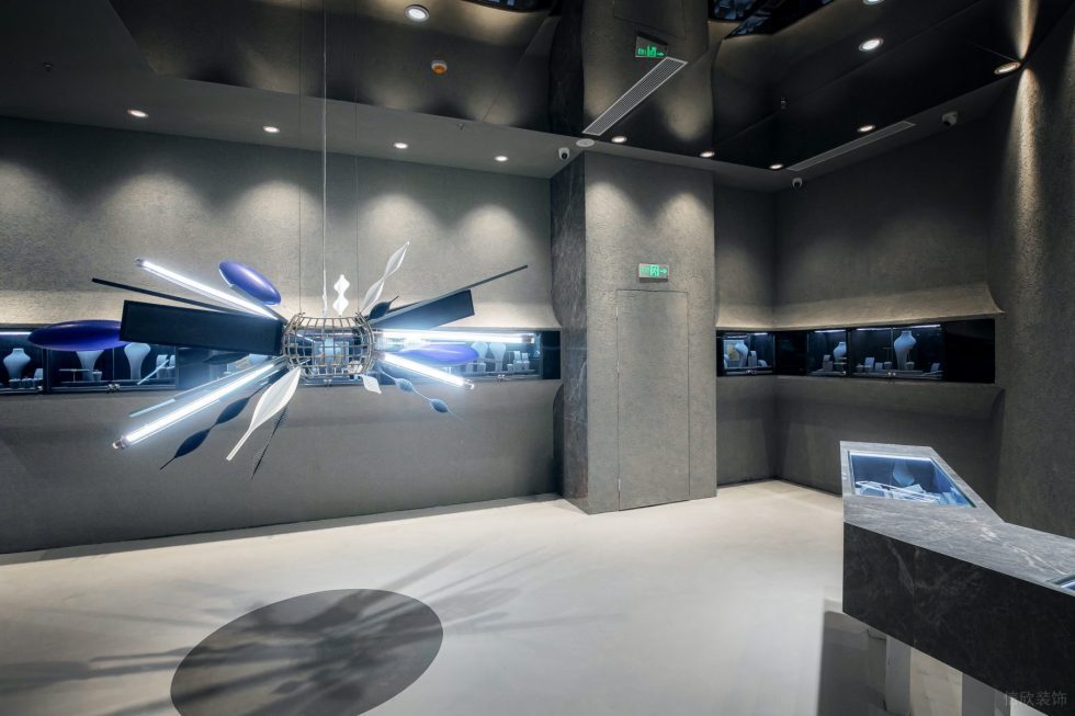 深圳市羅湖區(qū)蔡屋圍現(xiàn)代風(fēng)買手店體驗(yàn)店裝修設(shè)計(jì)-現(xiàn)代風(fēng)時尚造型吊燈