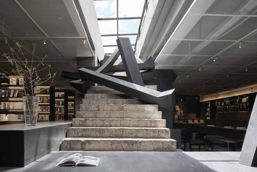 深圳市羅湖區(qū)翠竹止間麓山南現(xiàn)代風書店裝修設(shè)計實景圖-水泥肌理景觀樓梯 深圳市羅湖區(qū)翠竹止間麓山南現(xiàn)代風書店裝修設(shè)計實景圖-水泥肌理景觀樓梯