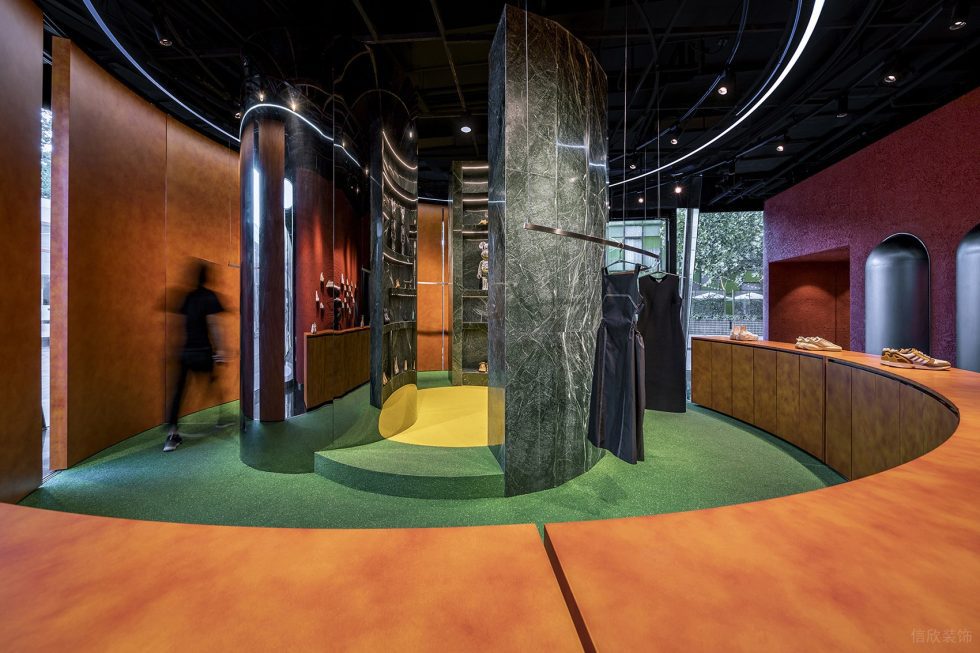 深圳市龍華區(qū)龍華kiks潮牌買手店裝修設(shè)計 圓弧島臺