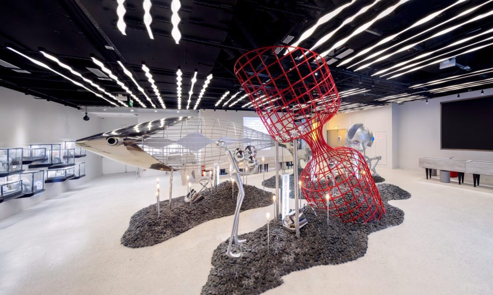 深圳市羅湖區(qū)蓮塘現(xiàn)代風(fēng)梵誓珠寶旗艦店裝修設(shè)計-黑色鋼結(jié)構(gòu)條燈頂面