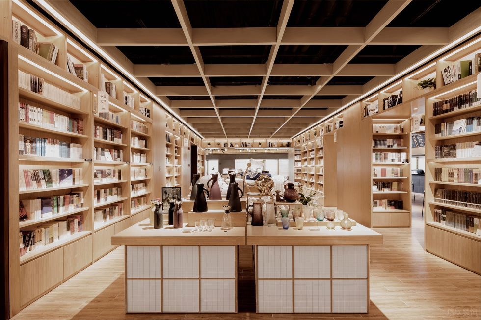 深圳市羅湖區(qū)銀湖現(xiàn)代風(fēng)原木風(fēng)木藝書(shū)店裝修設(shè)計(jì)-原木書(shū)柜帶燈條藏書(shū)區(qū) 深圳市羅湖區(qū)銀湖現(xiàn)代風(fēng)原木風(fēng)木藝書(shū)店裝修設(shè)計(jì)-原木書(shū)柜帶燈條藏書(shū)區(qū)