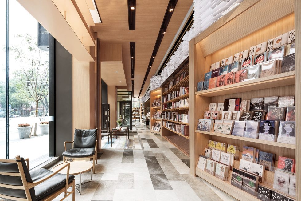 深圳市羅湖區(qū)銀湖現(xiàn)代風(fēng)原木風(fēng)木藝書(shū)店裝修設(shè)計(jì) 落地窗閱讀區(qū) 深圳市羅湖區(qū)銀湖現(xiàn)代風(fēng)原木風(fēng)木藝書(shū)店裝修設(shè)計(jì) 落地窗閱讀區(qū)