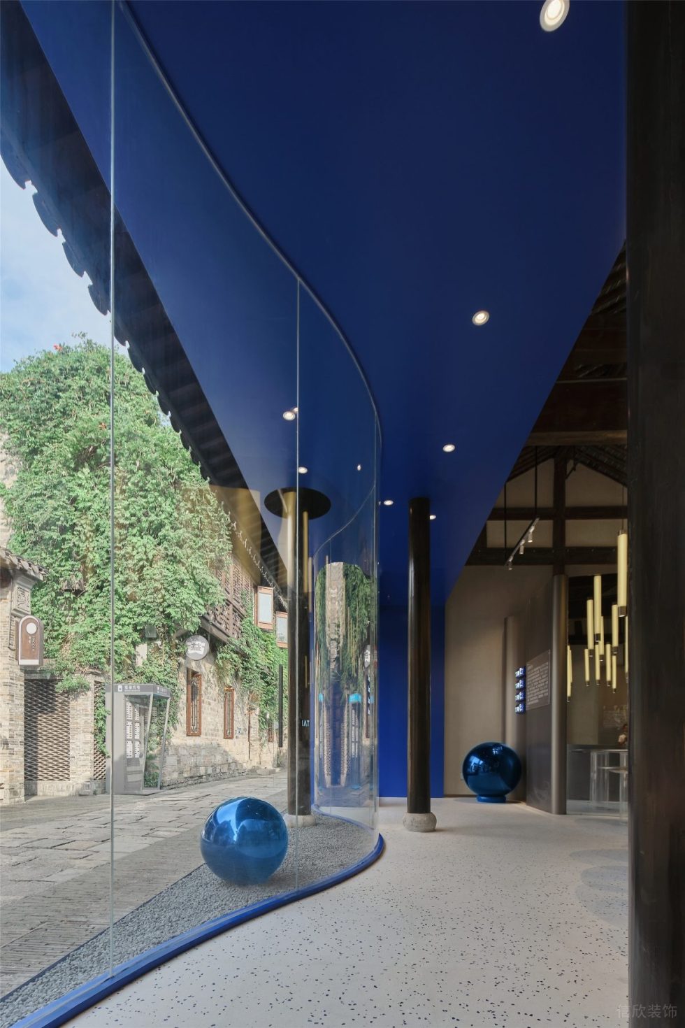 深圳市南山區(qū)后海taic工藝品店裝修設計 弧形玻璃