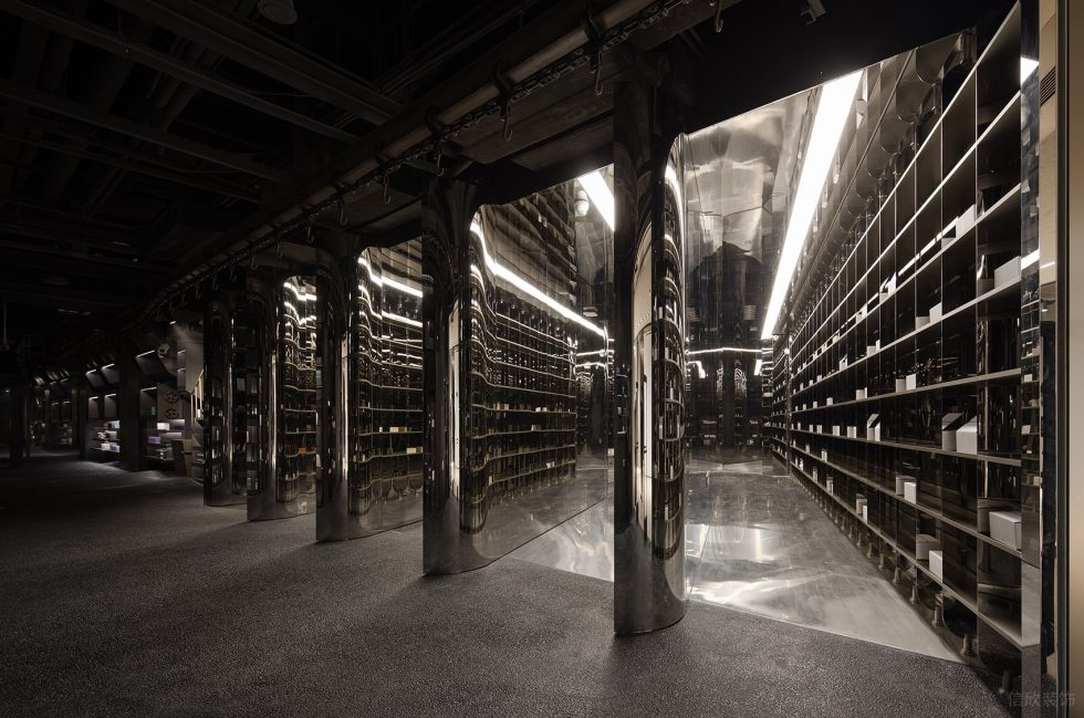 深圳市南山區(qū)南頭工業(yè)風化妝品店裝修設計 不銹鋼展架