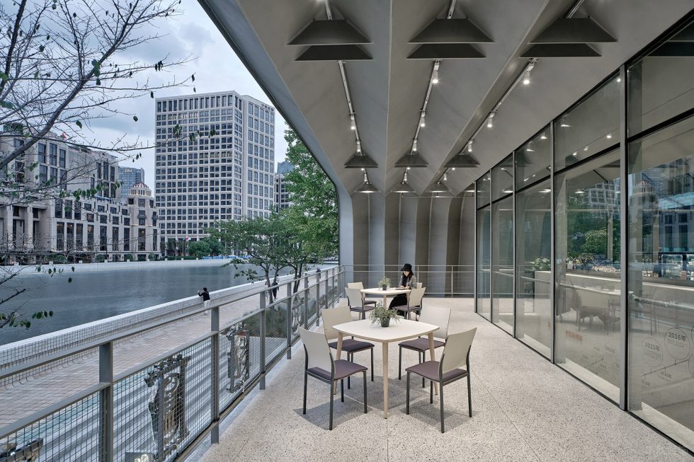 深圳市南山區(qū)南油中石化加油站 零售店休息區(qū)