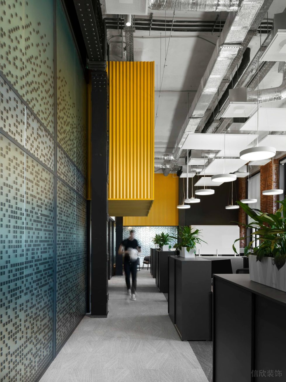 深圳市南山區(qū)微軟科通大廈后現(xiàn)代主義風(fēng)格辦公室裝修設(shè)計(jì)方案 工作區(qū) (2)