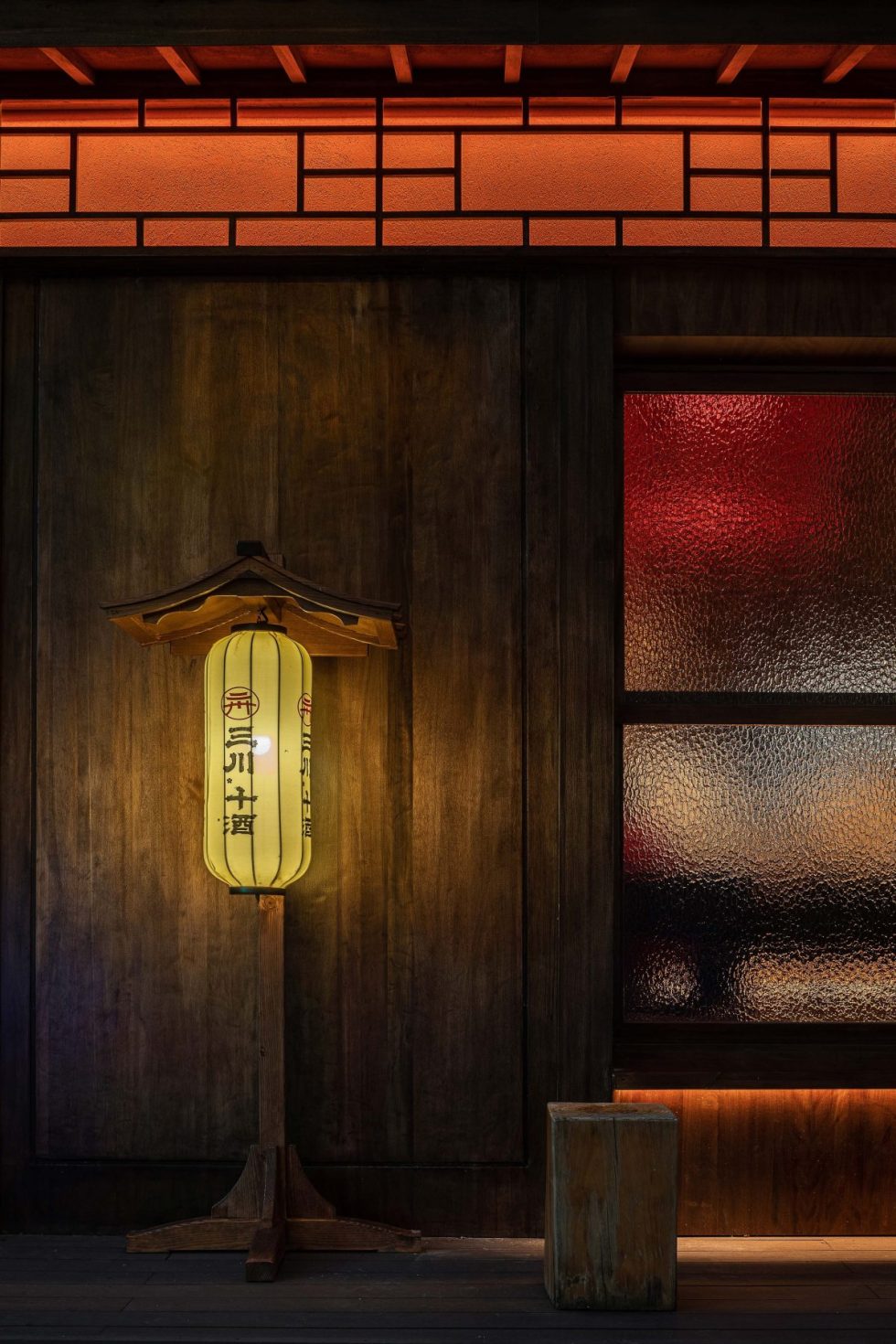 深圳市日式風(fēng)格餐廳落地?zé)粞b修設(shè)計