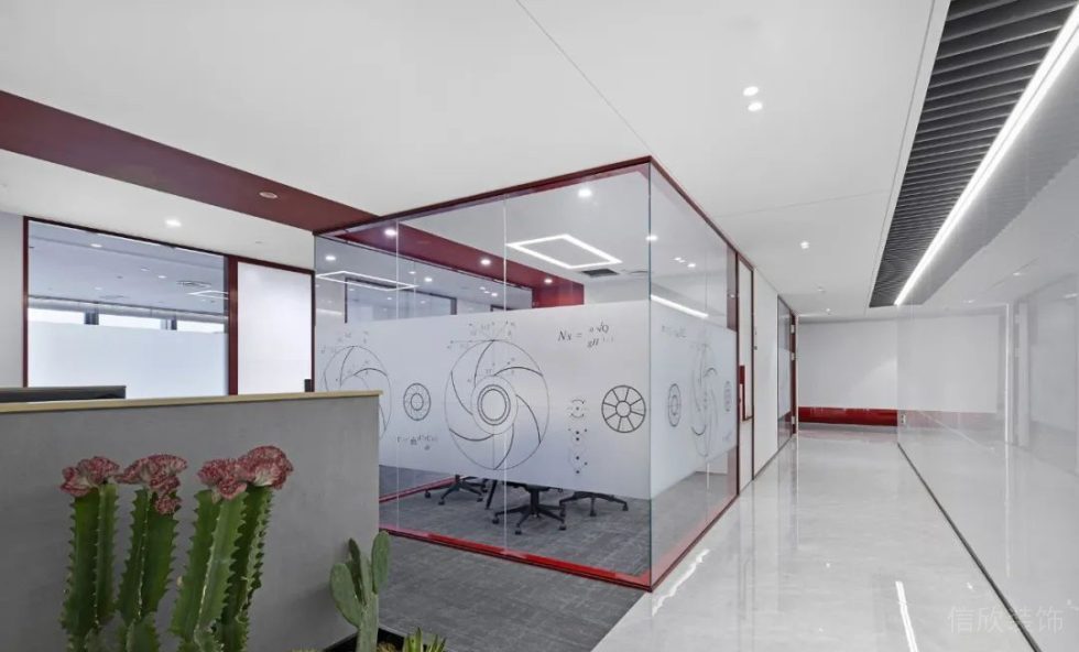 現(xiàn)代極簡(jiǎn)主義灰色主調(diào)辦公室裝修設(shè)計(jì)案例 過(guò)道