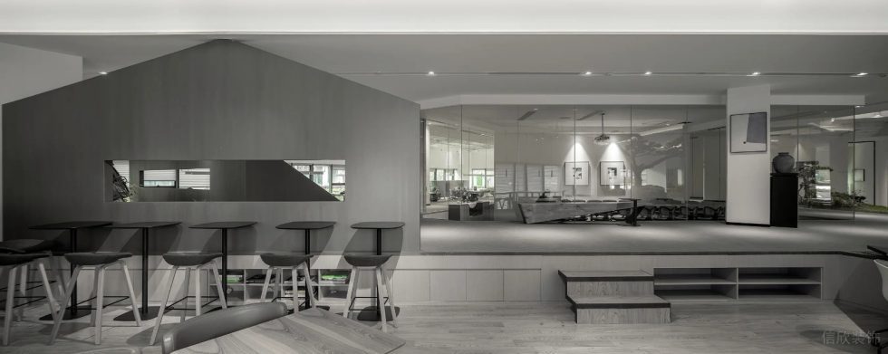 現(xiàn)代園林景觀辦公室裝修設計 休息區(qū)黑色噴漆鐵藝獨立用餐桌