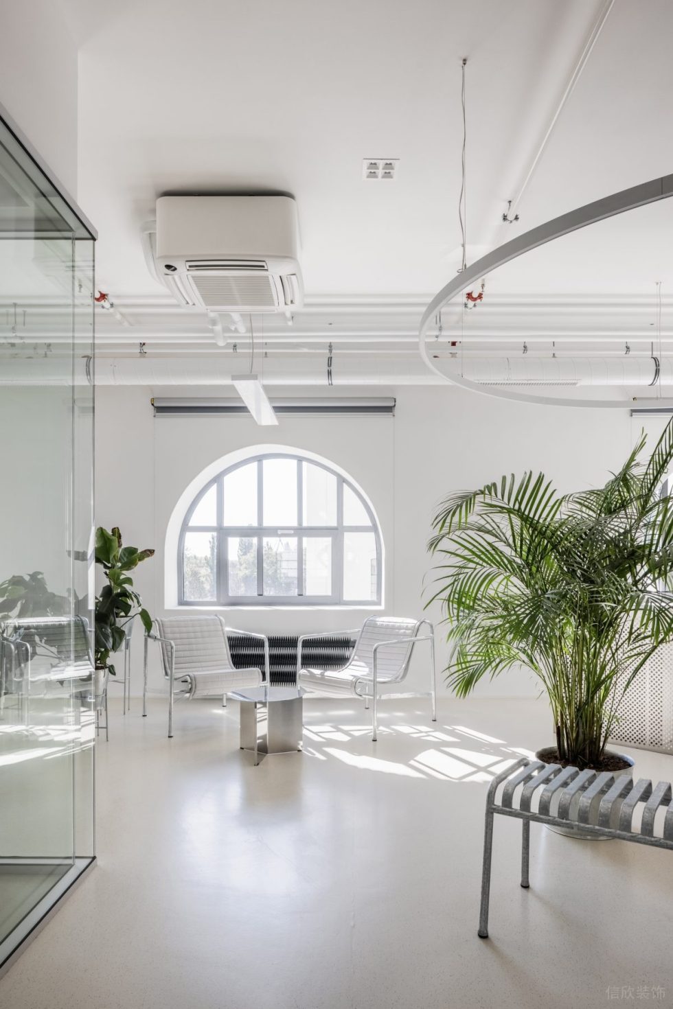 純凈原木風(fēng)辦公室設(shè)計(jì)方案 前臺(tái)接待區(qū)棉質(zhì)沙發(fā)座椅