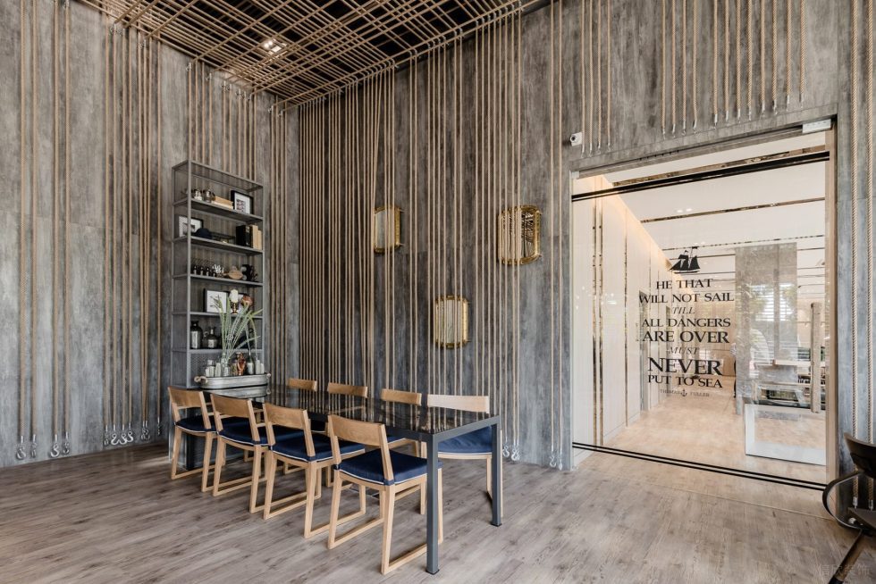 侘寂原木風(fēng)咖啡廳粗糙麻繩垂吊裝飾墻面效果圖