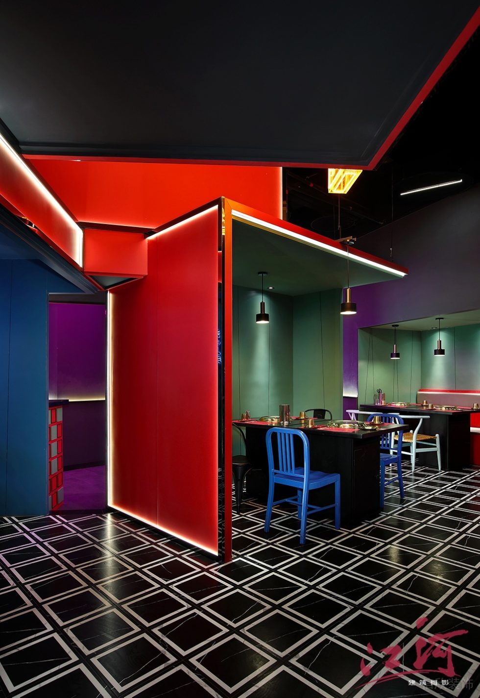 潮流中國風(fēng)火鍋店色彩混搭用餐區(qū)裝修設(shè)計