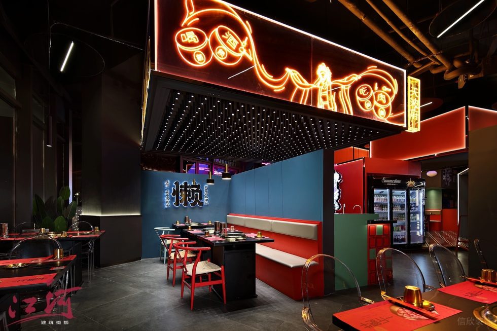 潮流中國風(fēng)火鍋店用餐區(qū)裝修設(shè)計