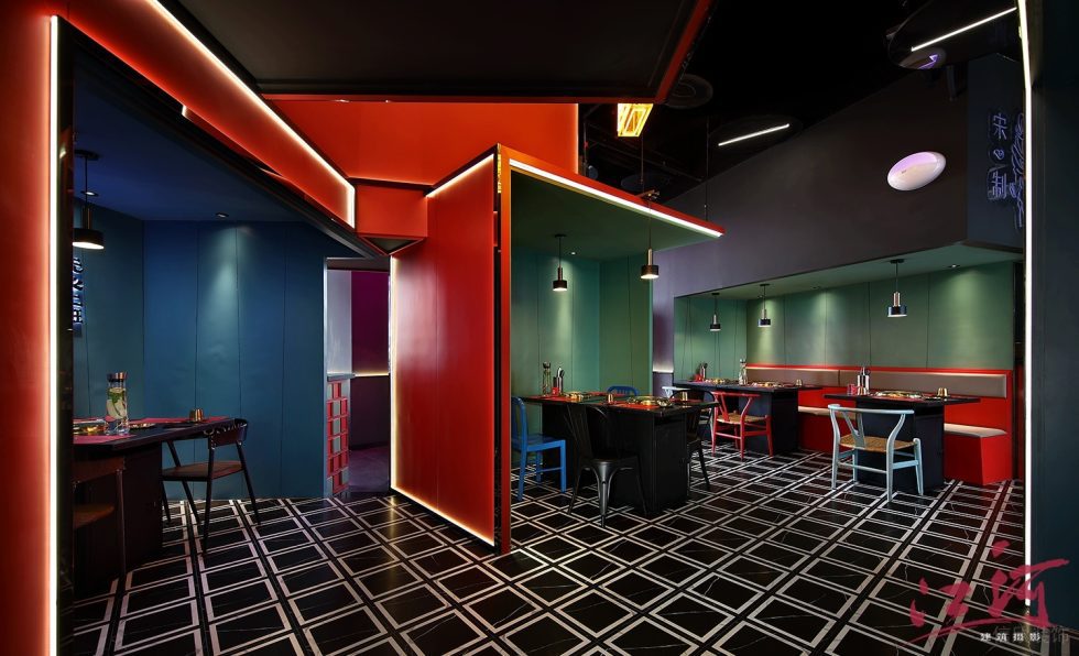 潮流中國風(fēng)火鍋店陣列組合隔斷背景裝修設(shè)計