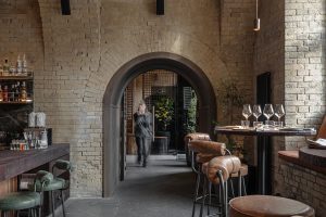 復(fù)古做舊風(fēng)日式餐廳 拱形吊頂裝修設(shè)計(jì)