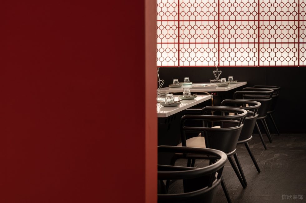 古典新中式火鍋店黑色靠背椅裝修設(shè)計